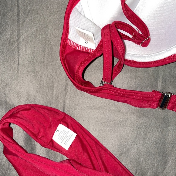 Bikini - Picture 3 of 3